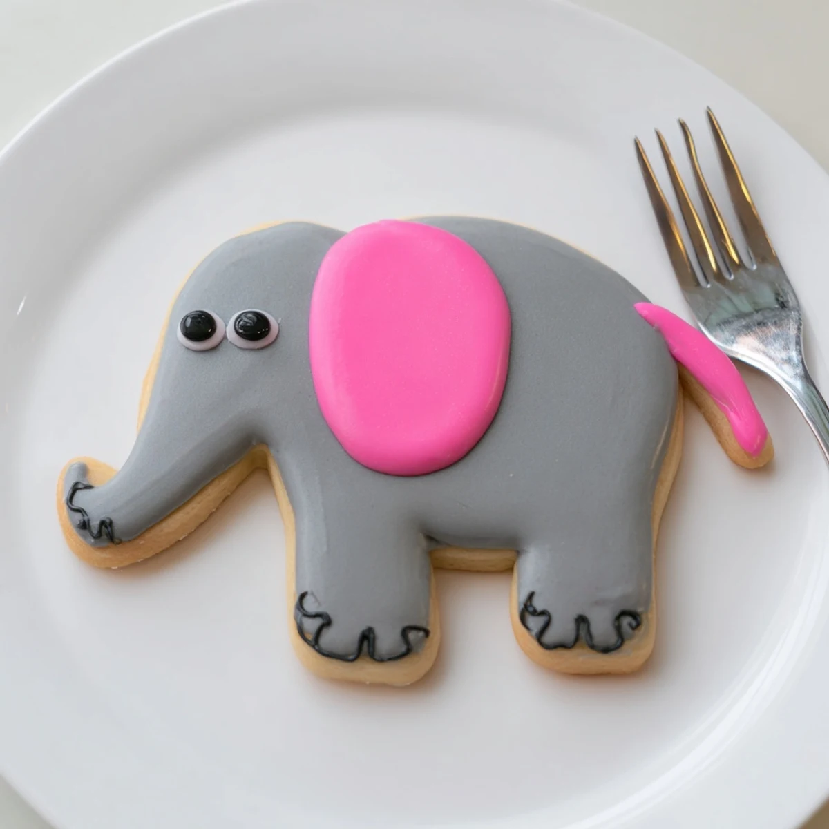 These impressive Biscuits Amical Éléphant Géant, complete with icing, are ideal for a delightful treat.