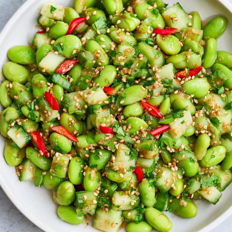 Chilled Edamame Salat with bright green edamame and colorful vegetables, a refreshing summer salad.